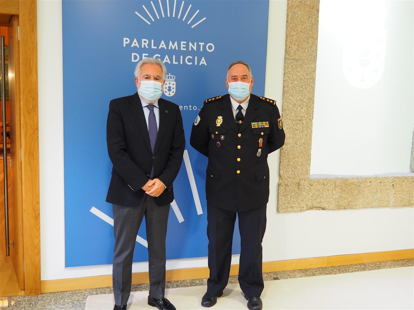 Visita protocolaria do novo comisario da Policía Autonómica ao Parlamento de Galicia 